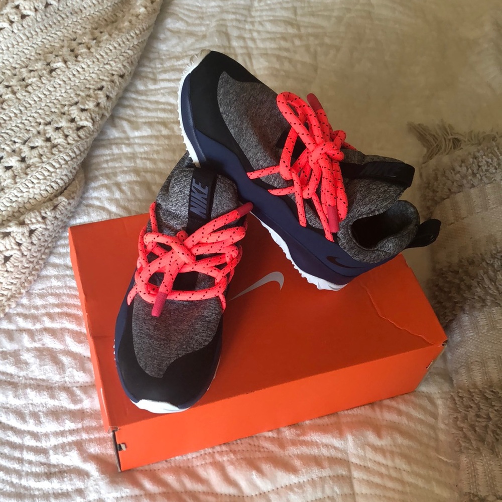 NWOT Nike City Loop
